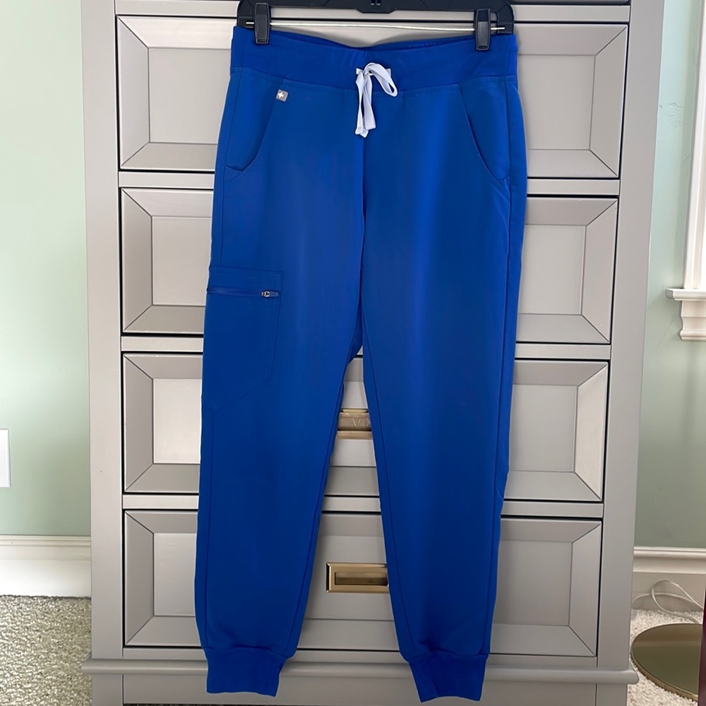 **SOLD** Figs Winning Blue Zamora jogger, sz petite small